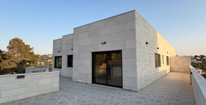 Half-Floor Rooftop in Al Fuheis – Amman, Jordan